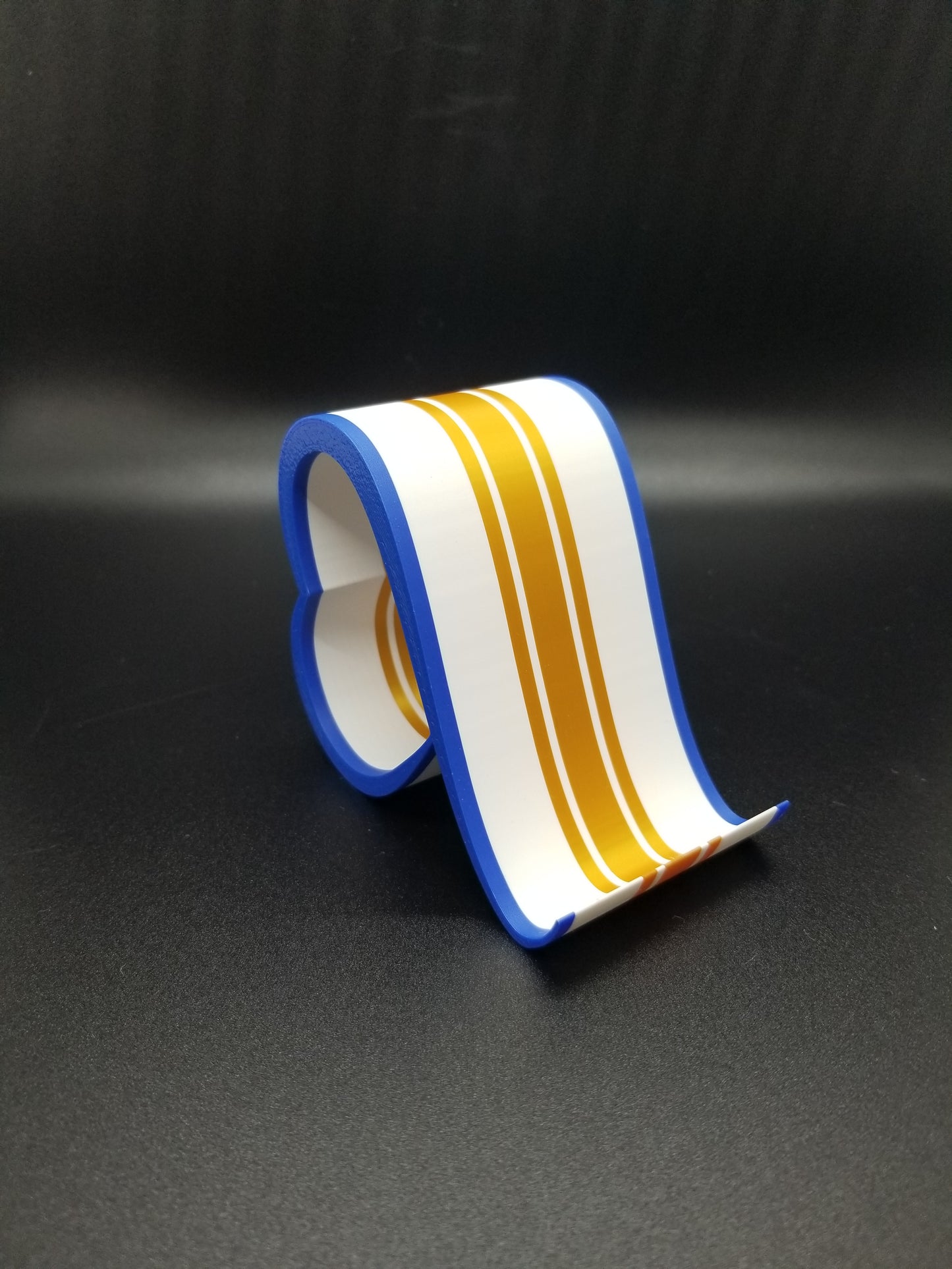 Heart Loop Phone Stand