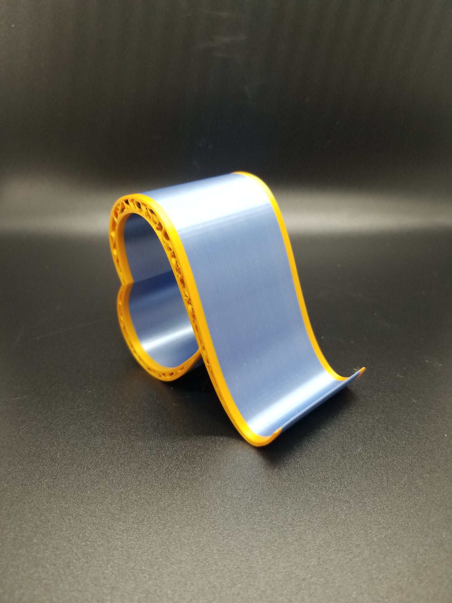 Heart Loop Phone Stand