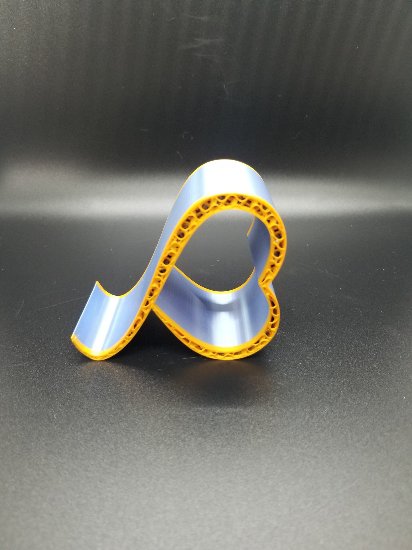 Heart Loop Phone Stand