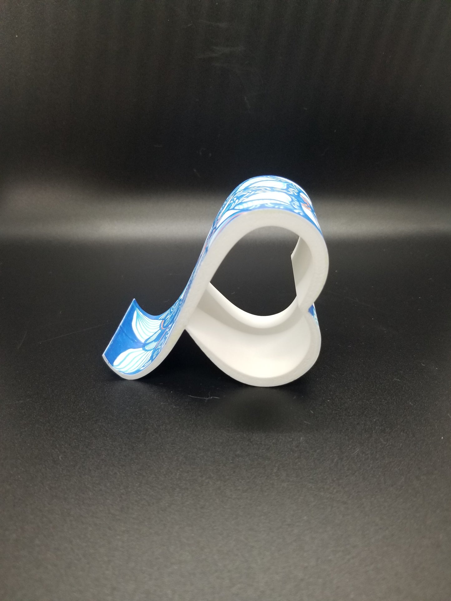 Heart Loop Phone Stand