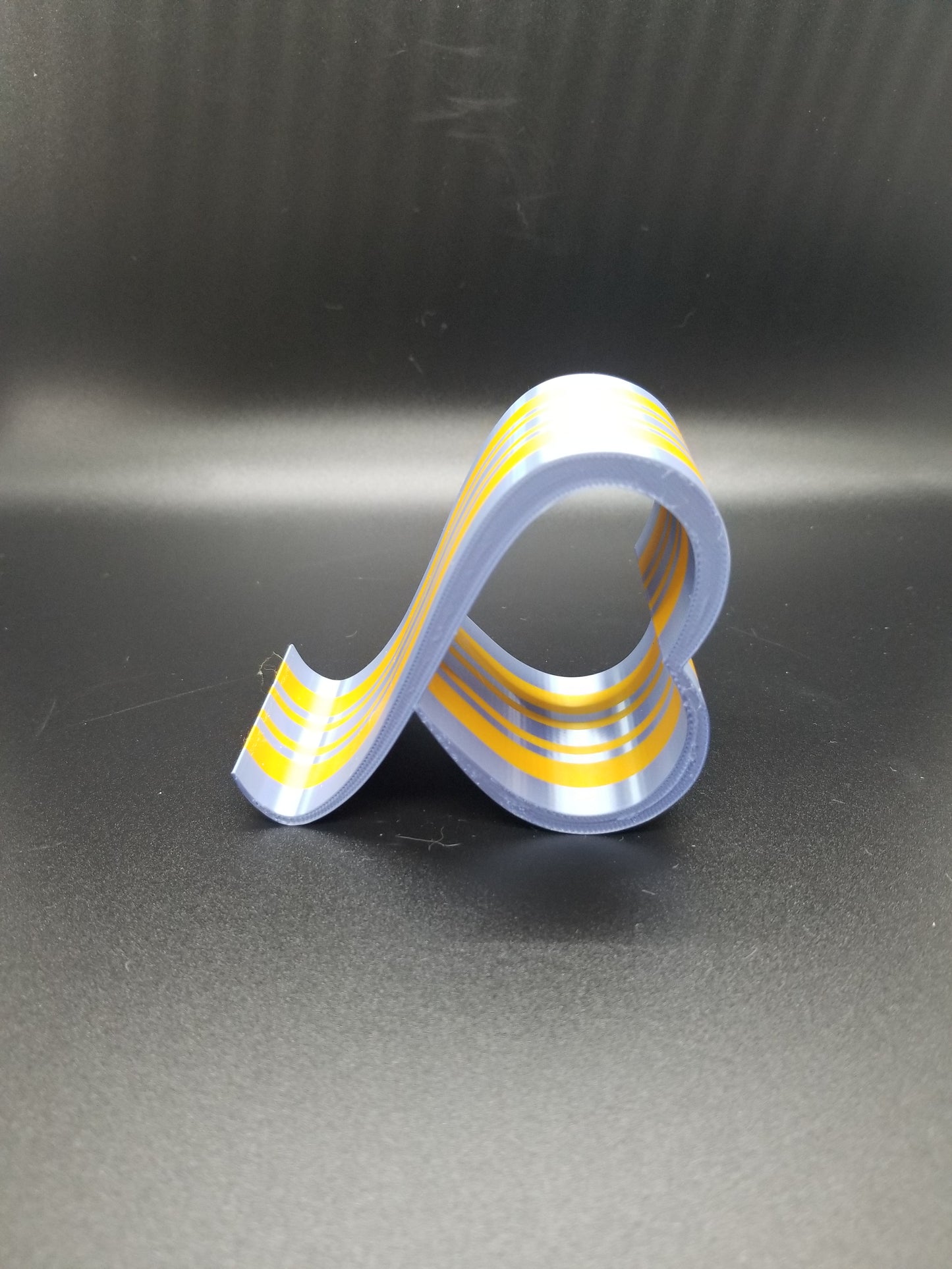 Heart Loop Phone Stand