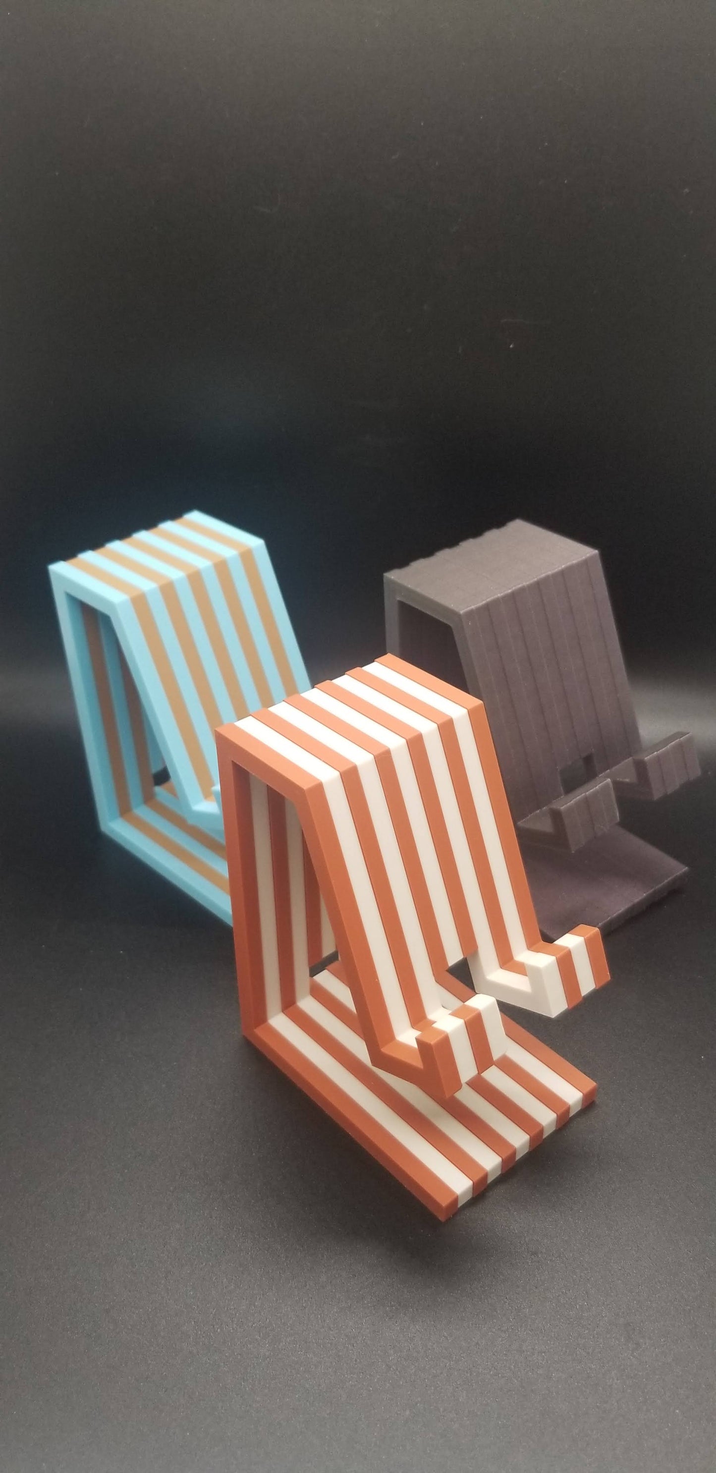 Heart Loop Phone Stand