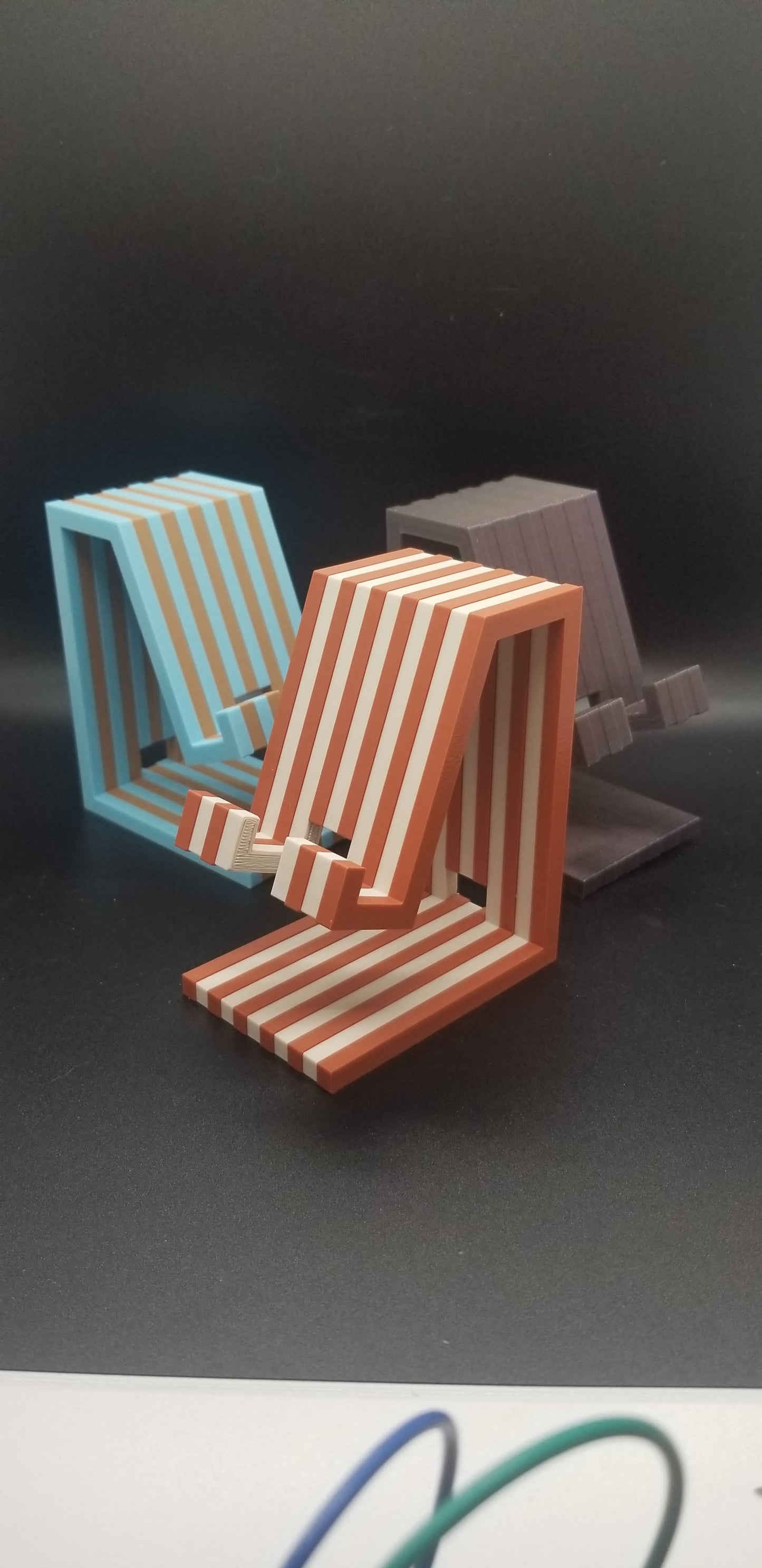 Heart Loop Phone Stand