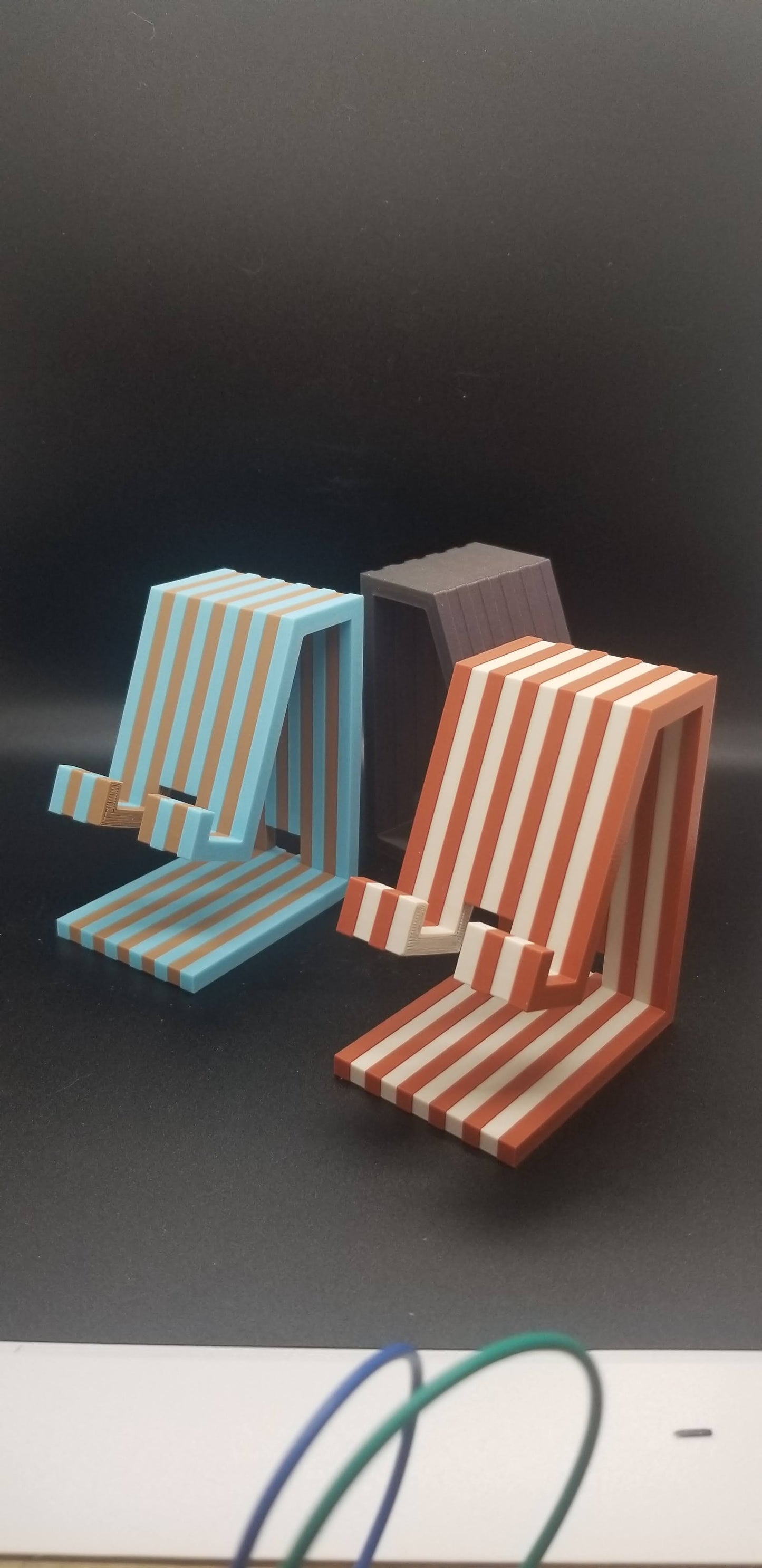 Heart Loop Phone Stand