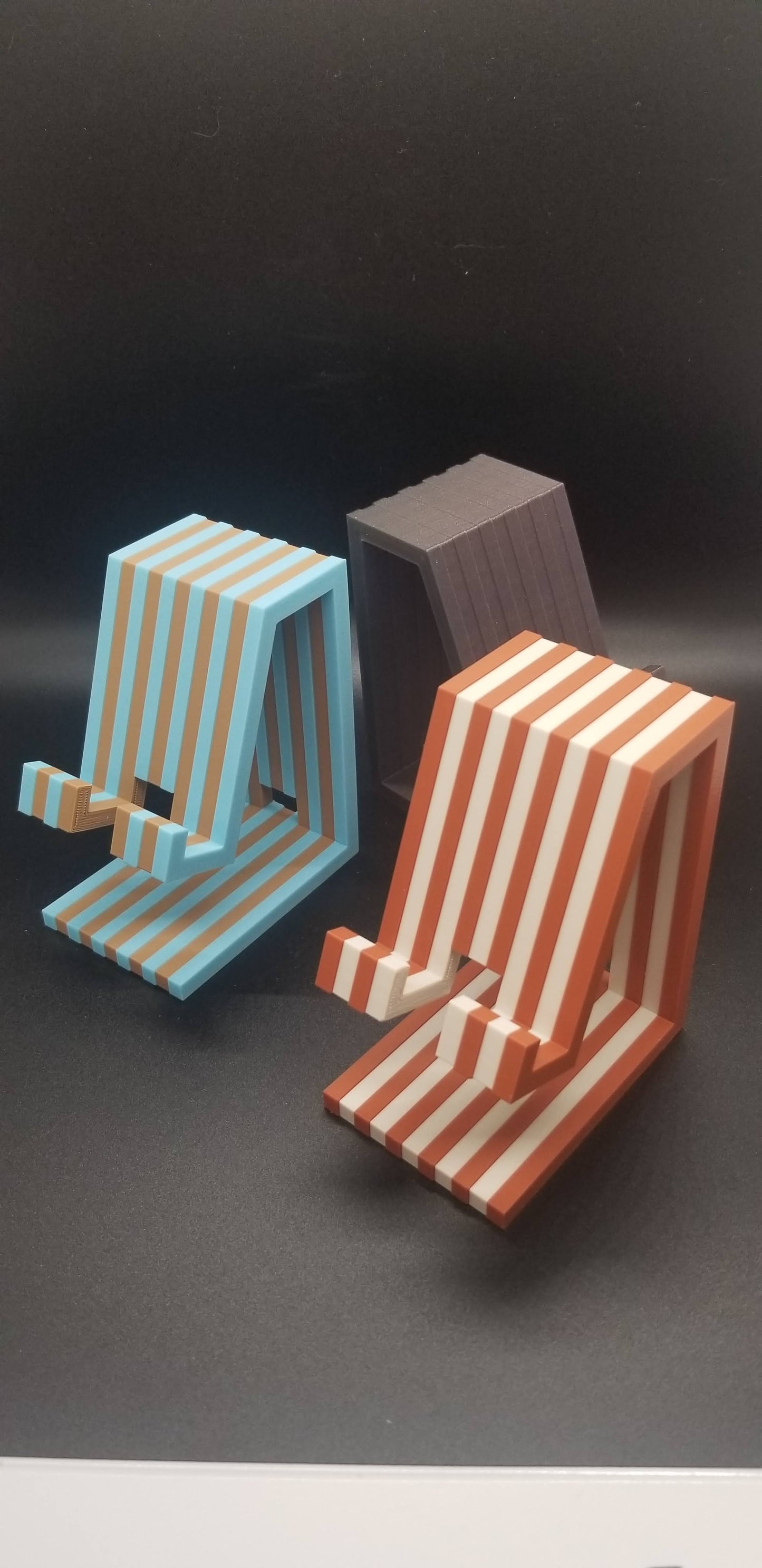 Heart Loop Phone Stand