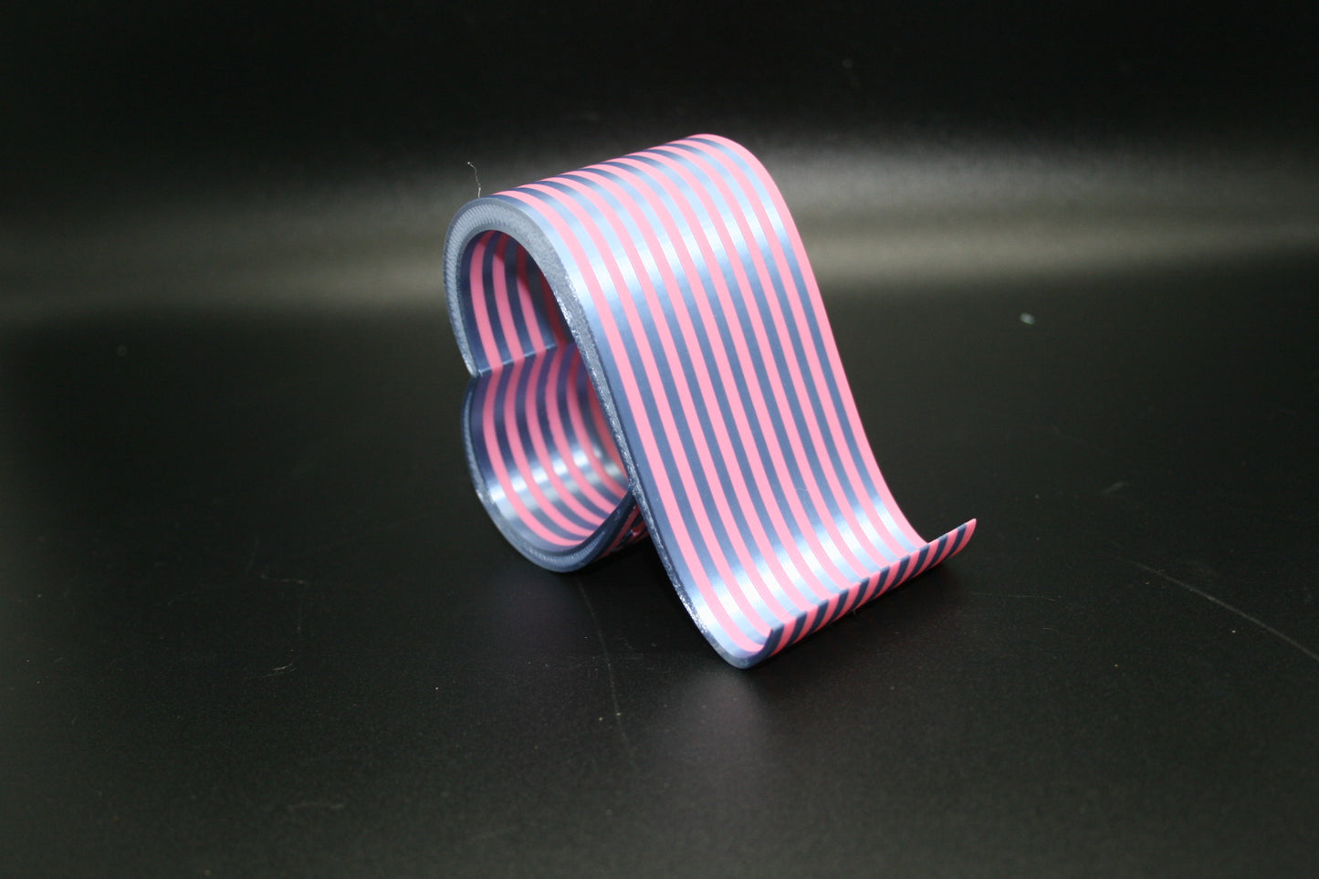 Heart Loop Phone Stand