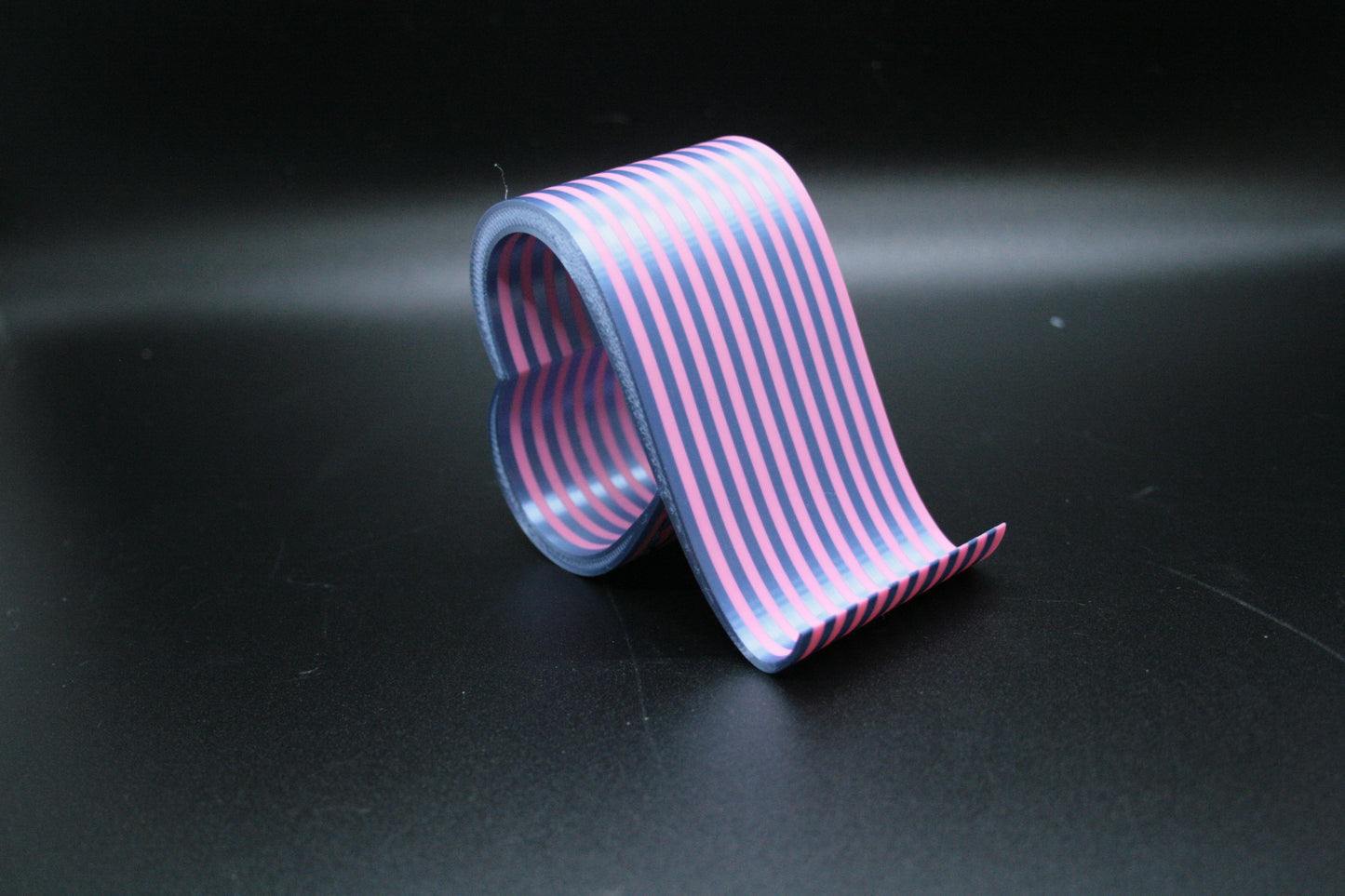 Heart Loop Phone Stand