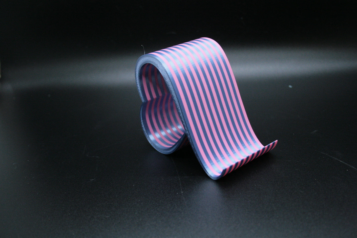 Heart Loop Phone Stand