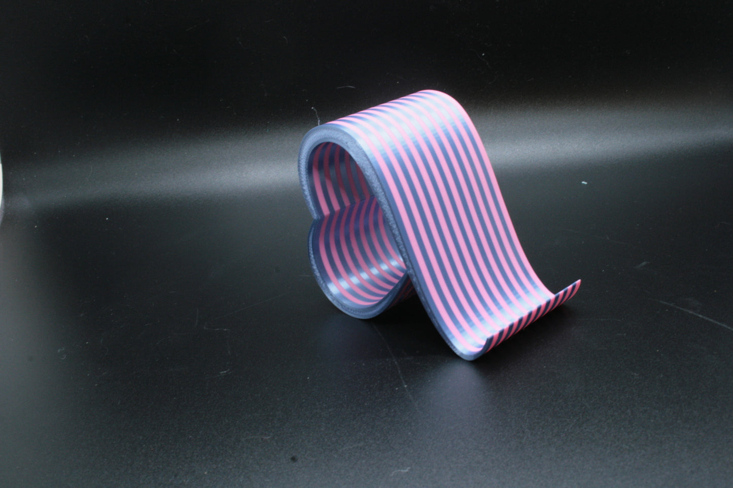 Heart Loop Phone Stand