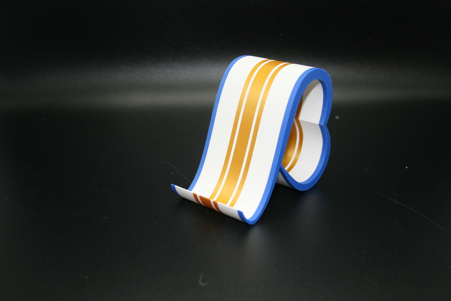 Heart Loop Phone Stand