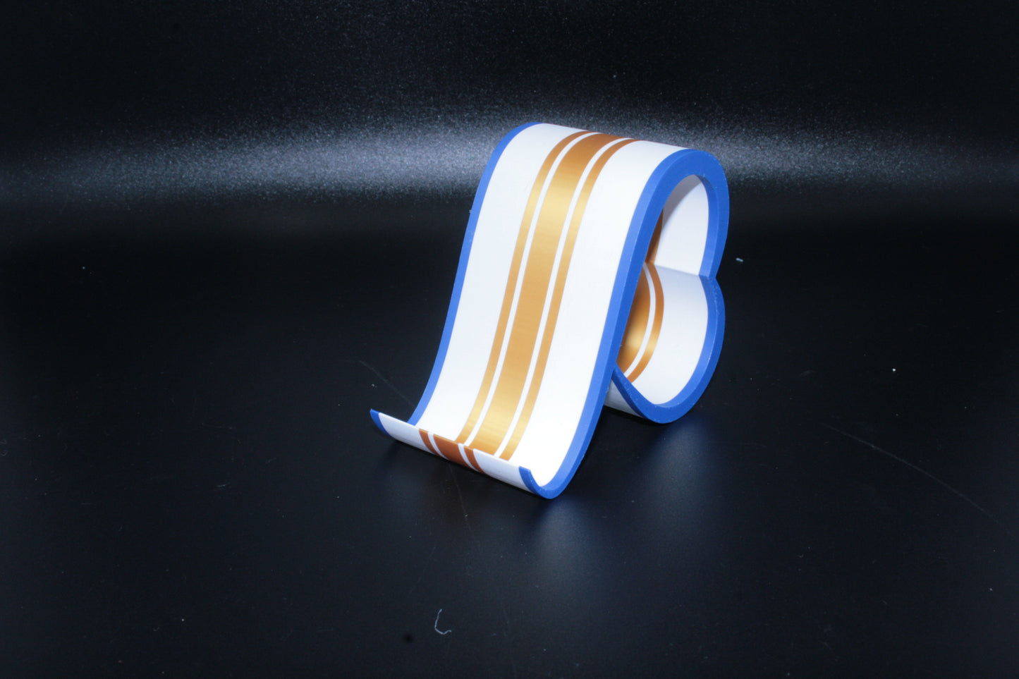 Heart Loop Phone Stand