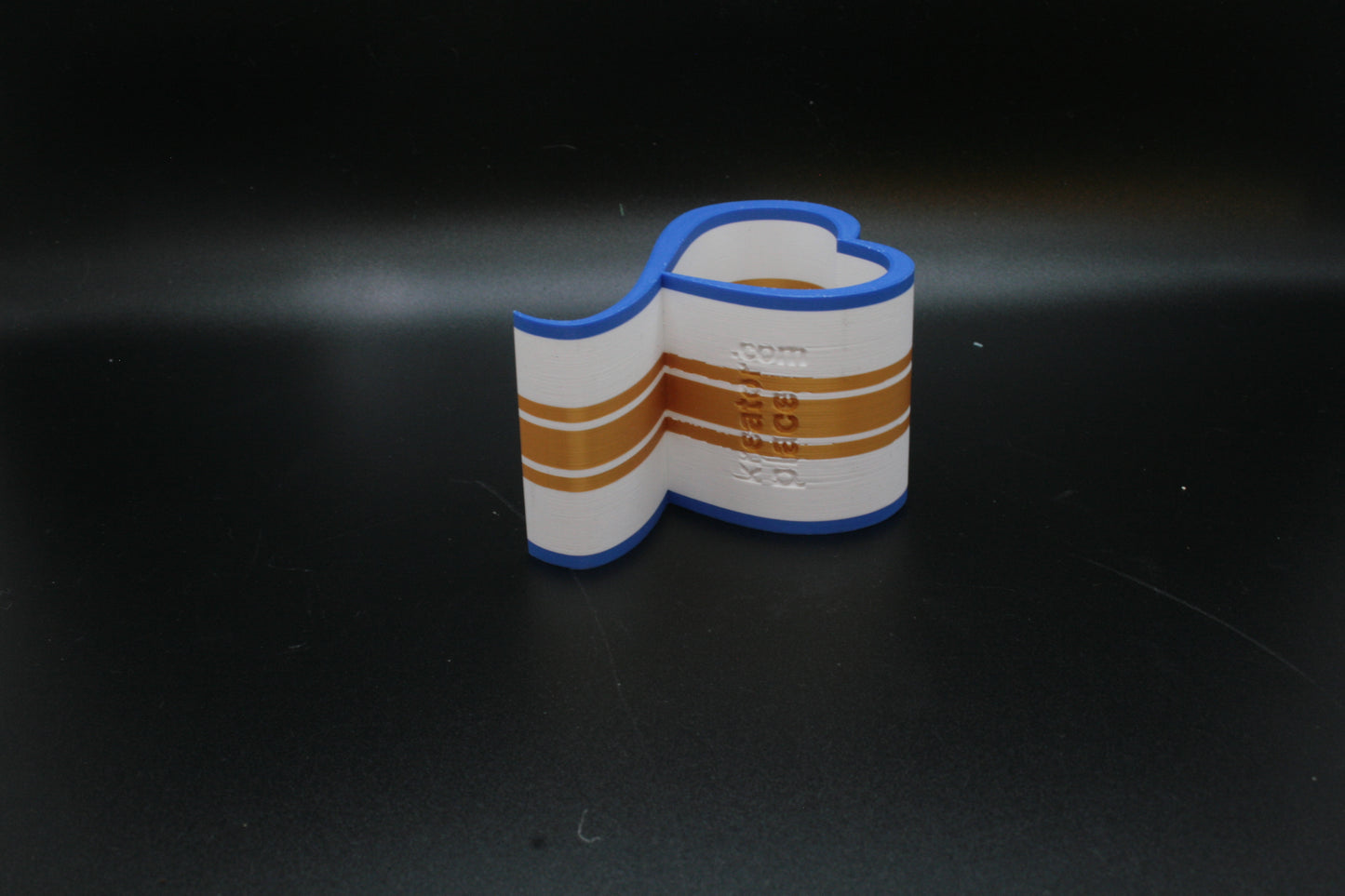 Heart Loop Phone Stand