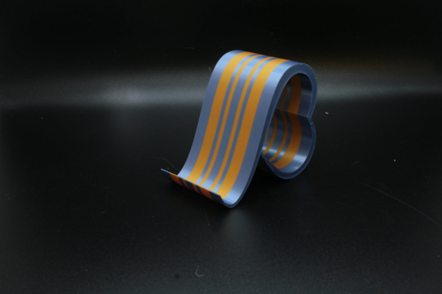 Heart Loop Phone Stand