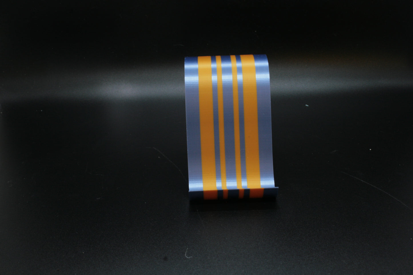 Heart Loop Phone Stand