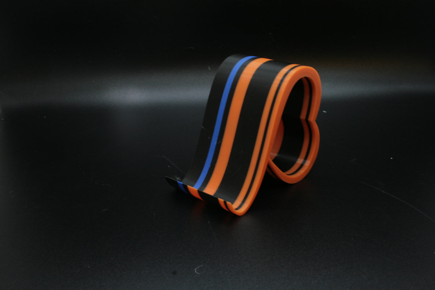 Heart Loop Phone Stand