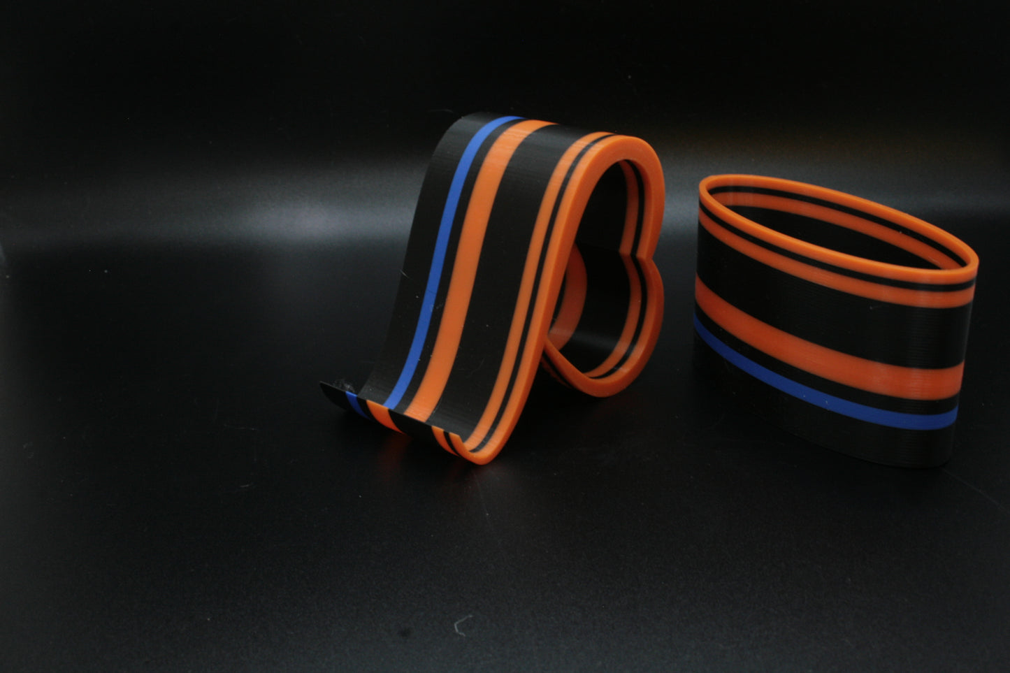 Heart Loop Phone Stand