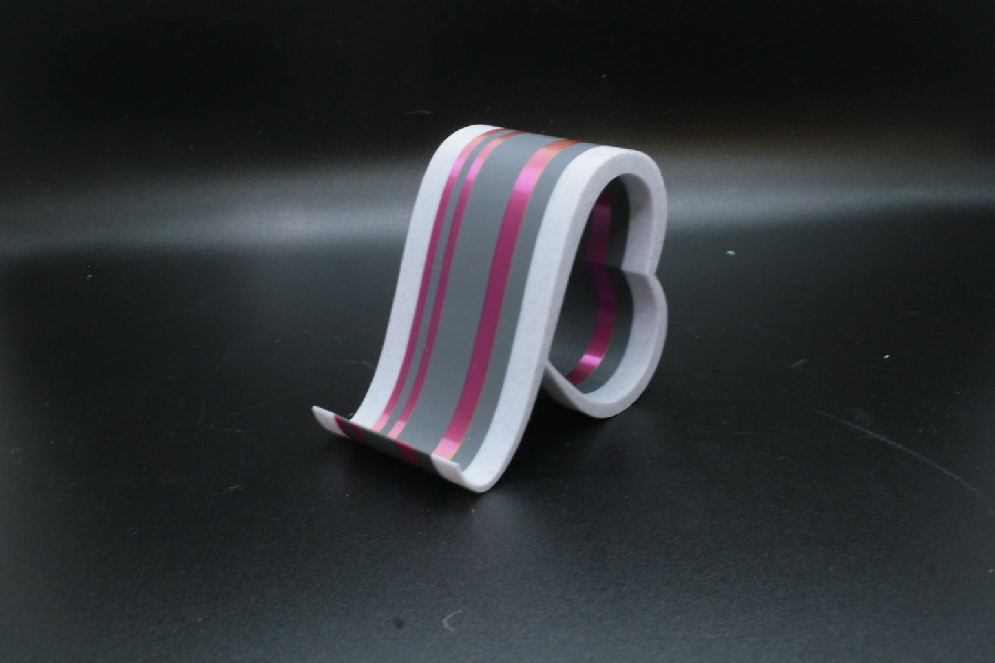 Heart Loop Phone Stand