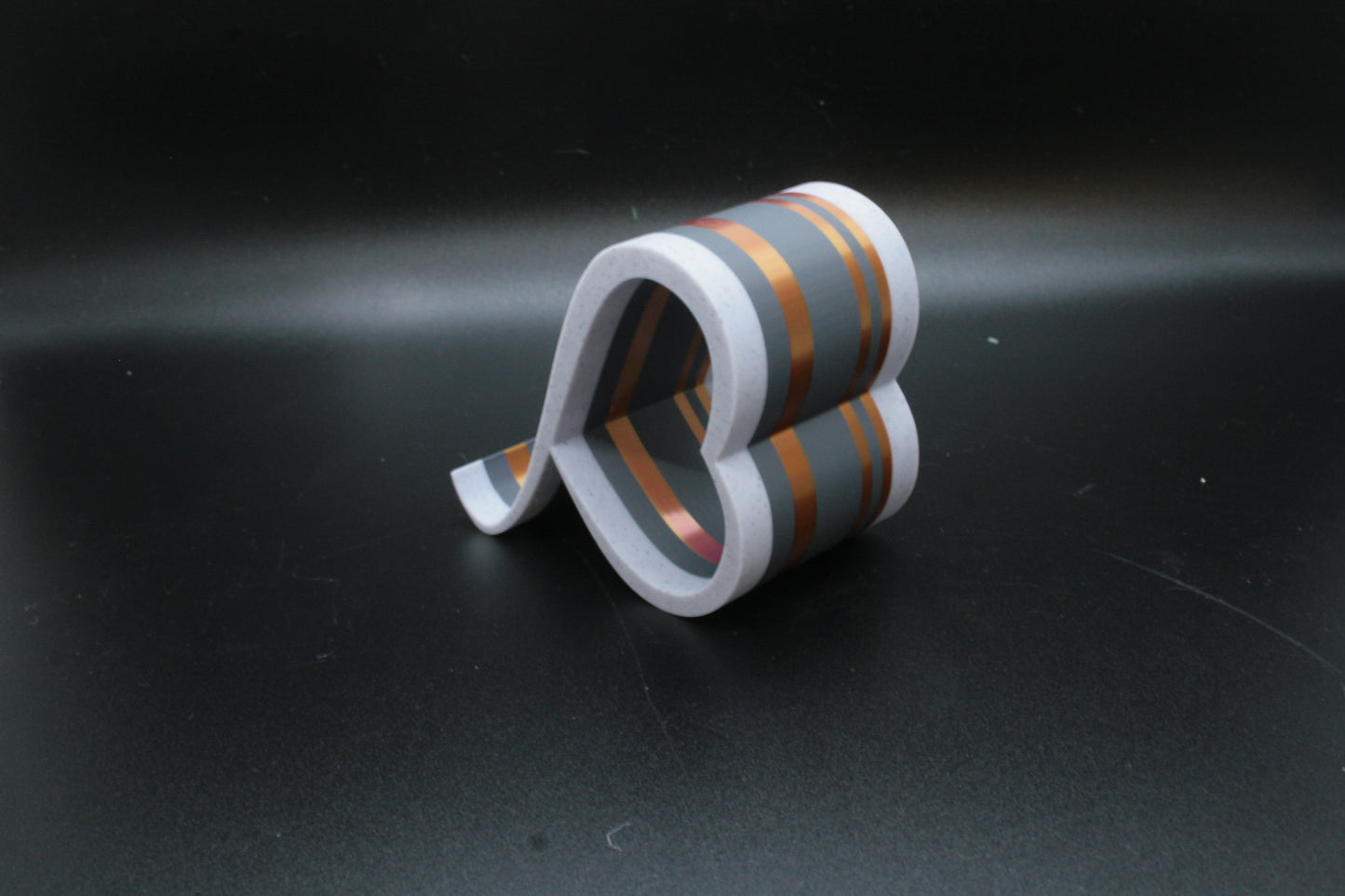 Heart Loop Phone Stand