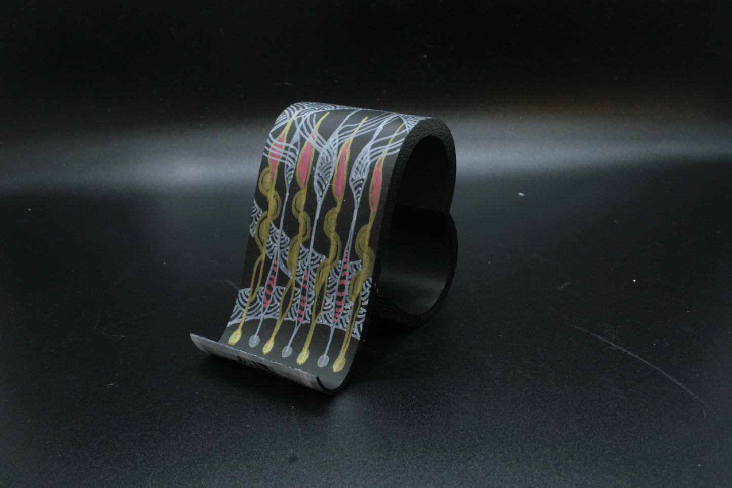 Heart Loop Phone Stand