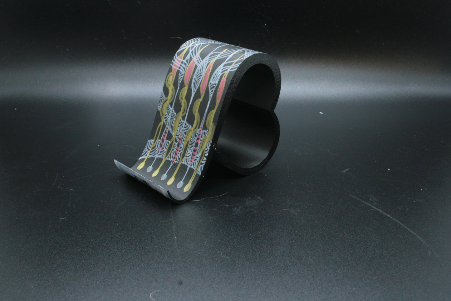 Heart Loop Phone Stand