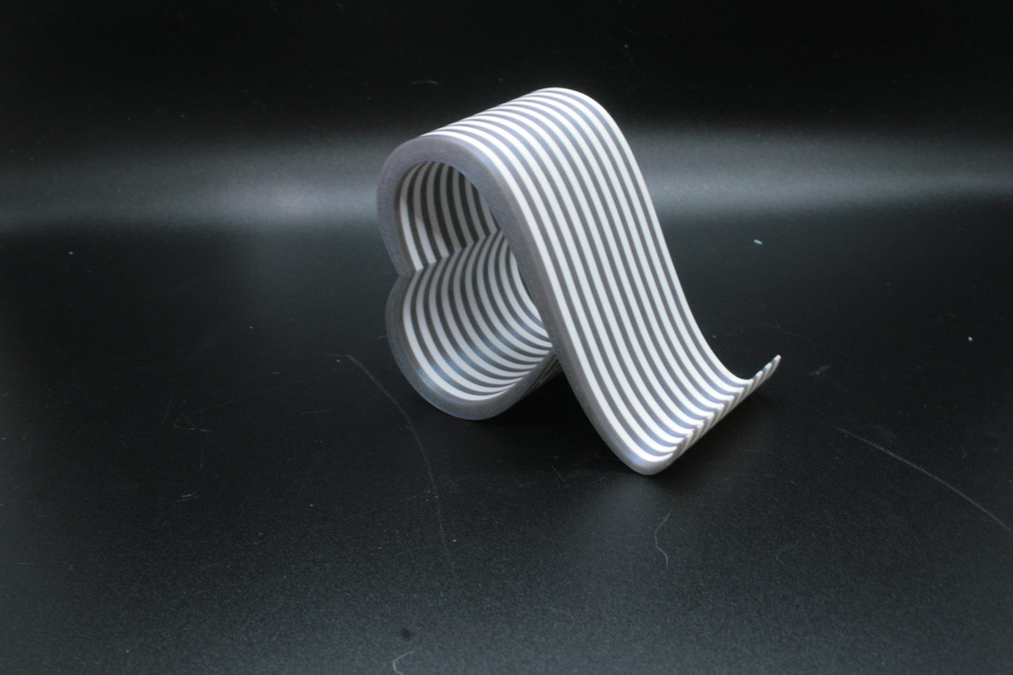 Heart Loop Phone Stand