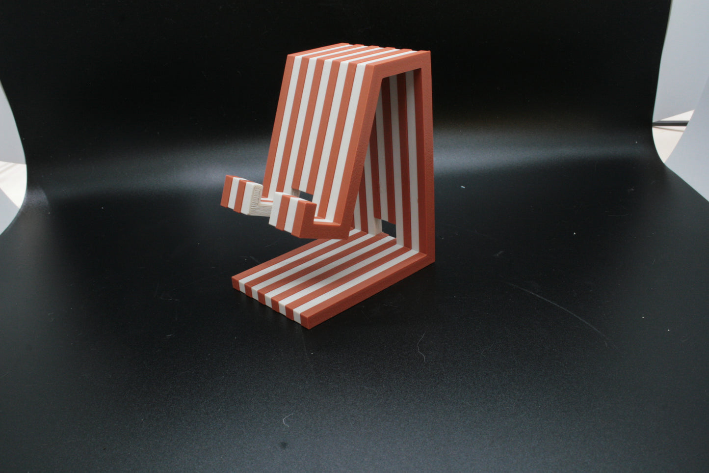 Heart Loop Phone Stand