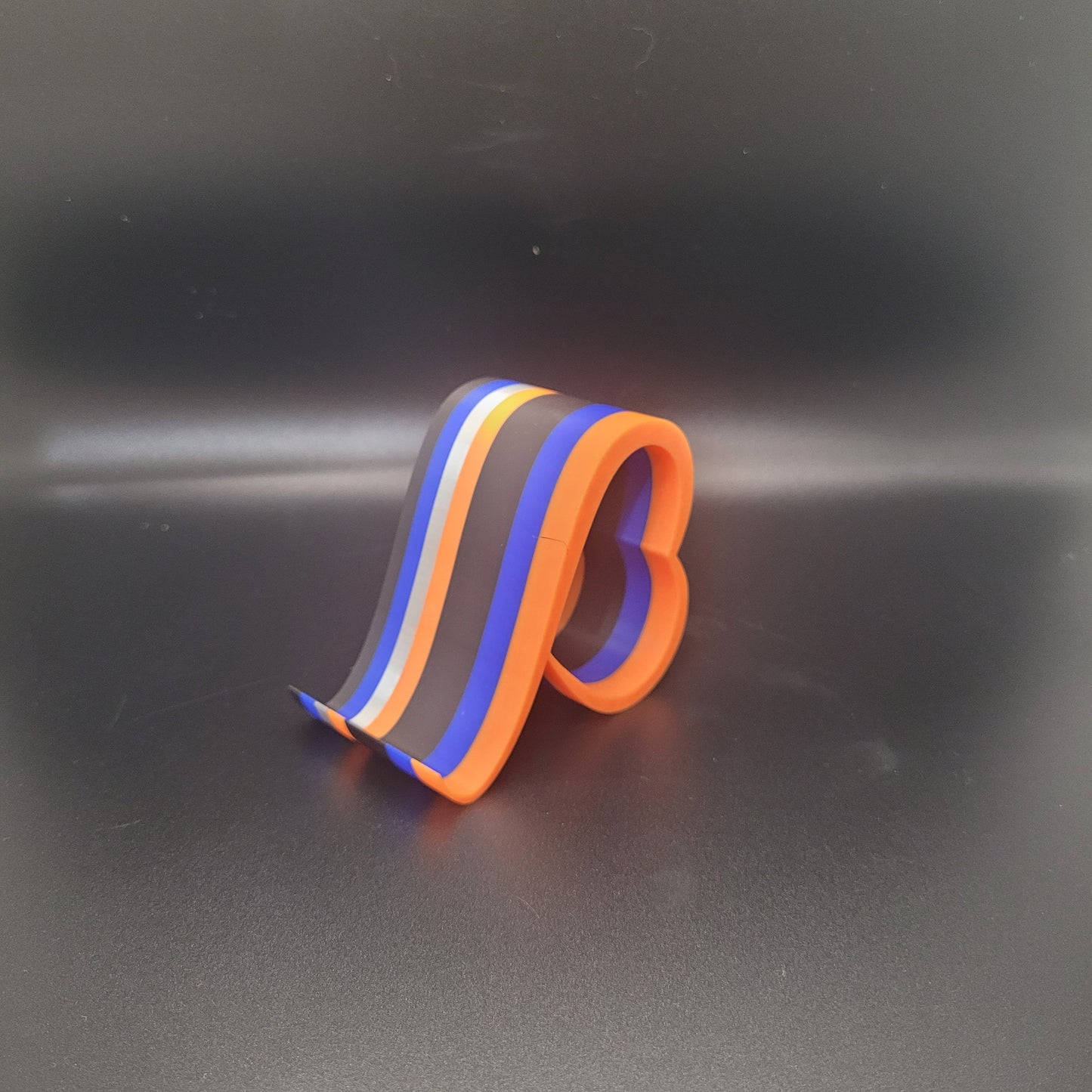 Heart Loop Phone Stand