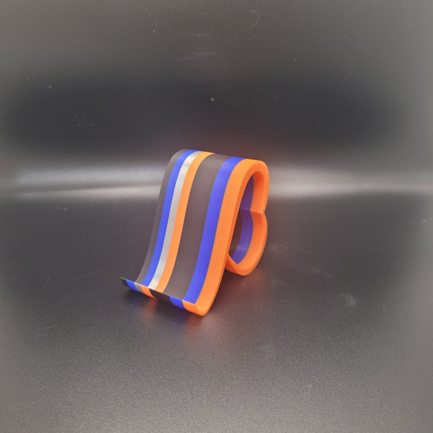 Heart Loop Phone Stand