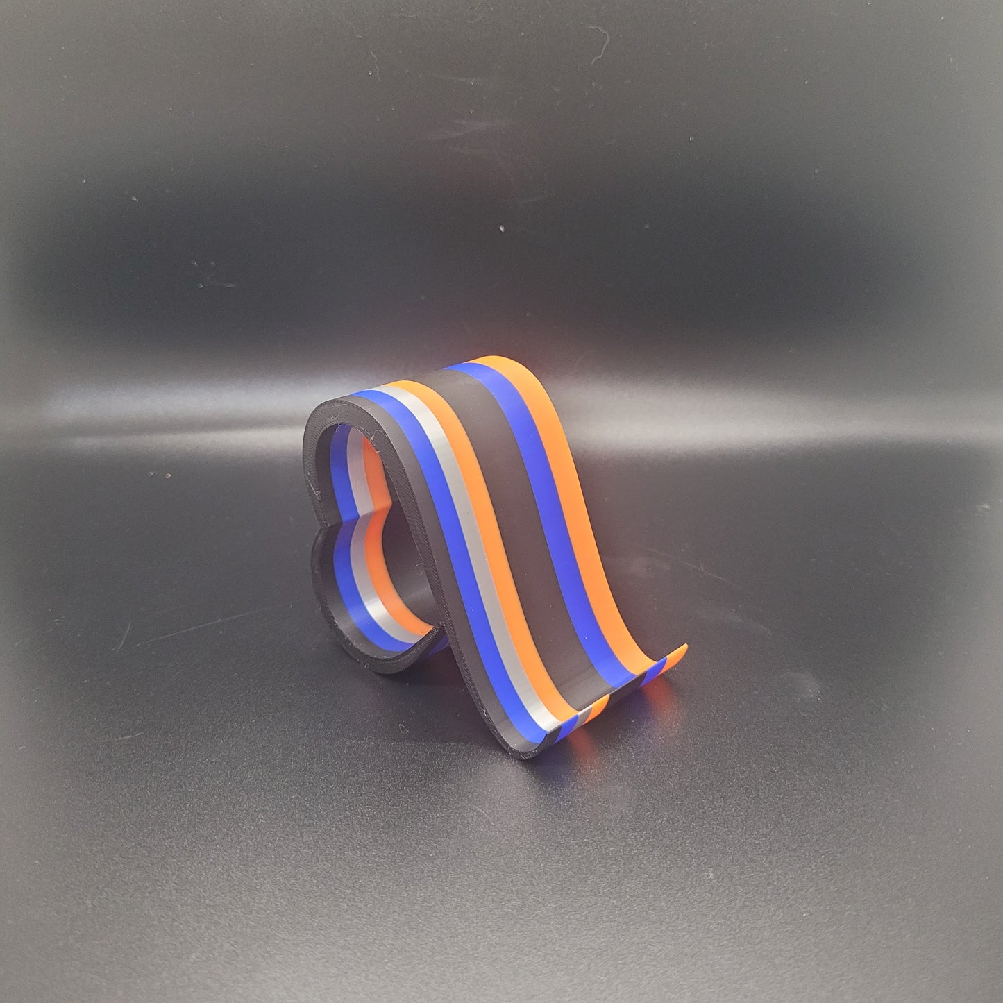 Heart Loop Phone Stand