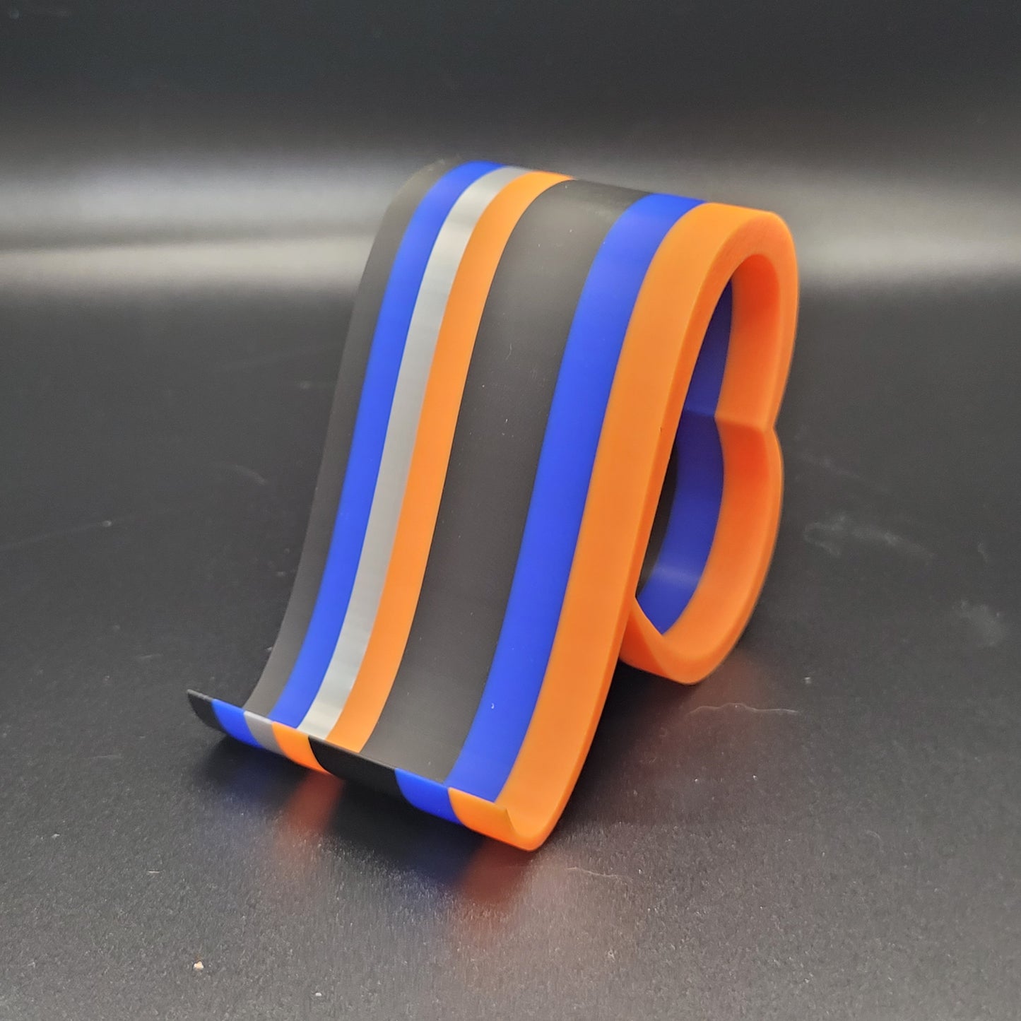 Heart Loop Phone Stand