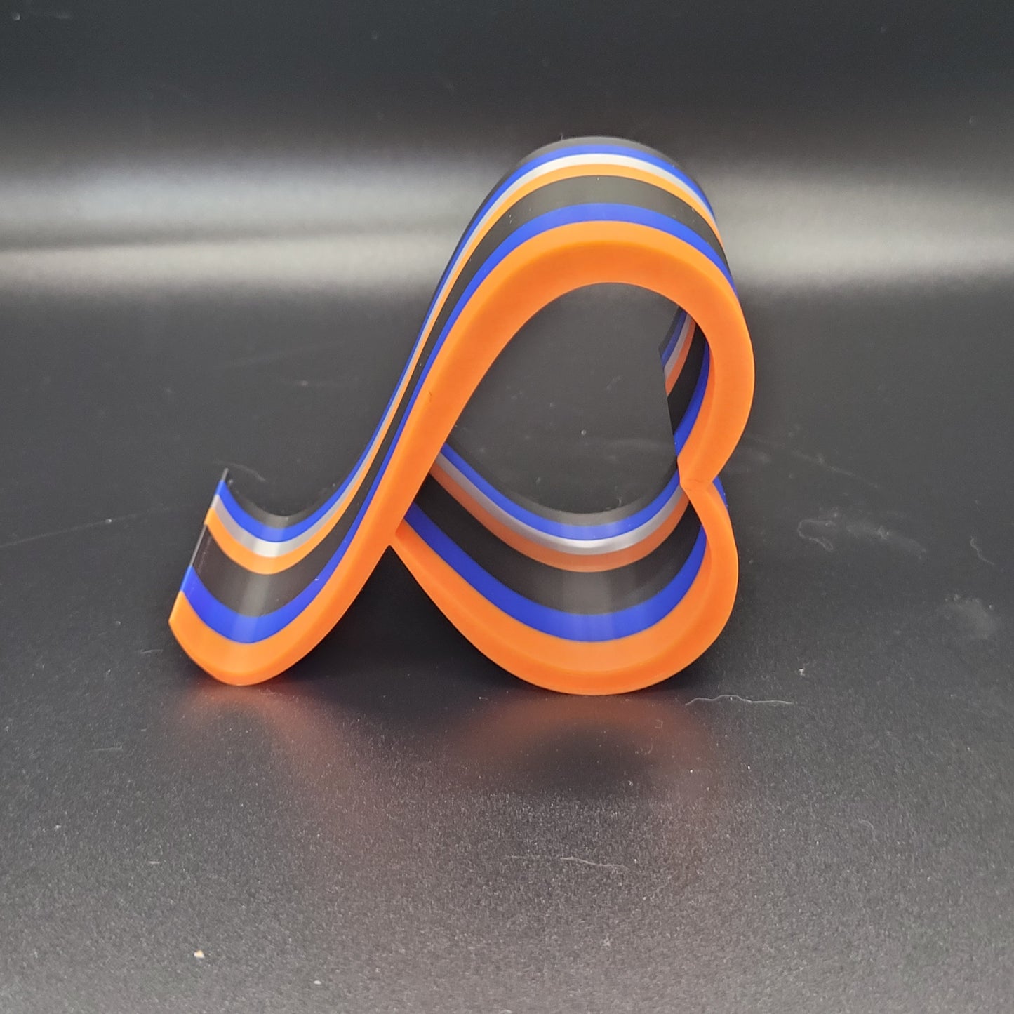 Heart Loop Phone Stand