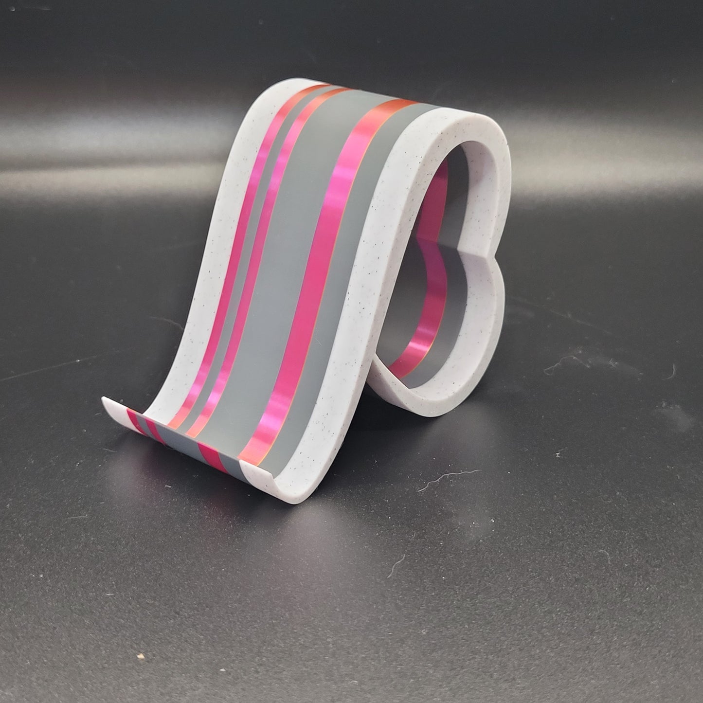 Heart Loop Phone Stand