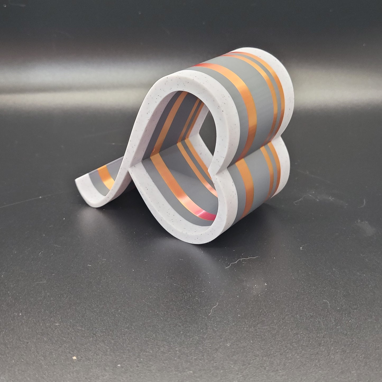 Heart Loop Phone Stand