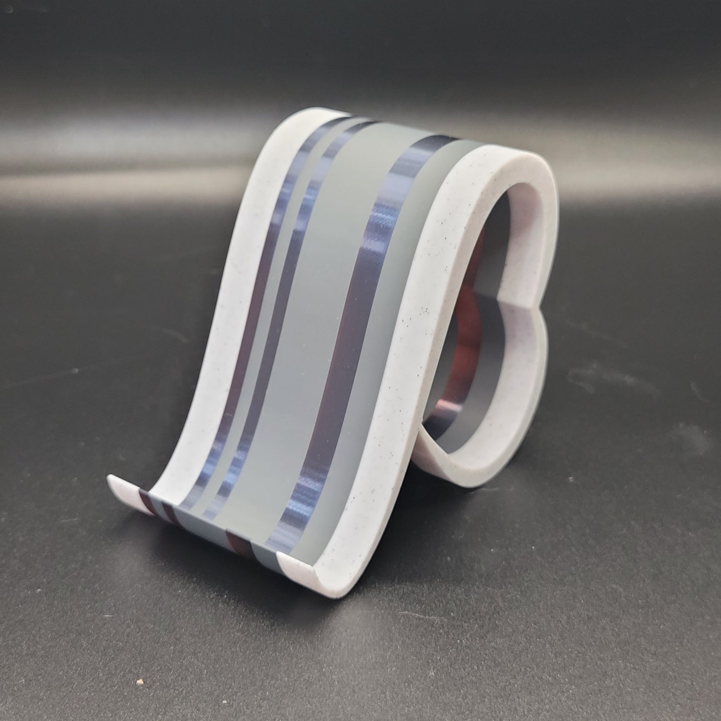 Heart Loop Phone Stand