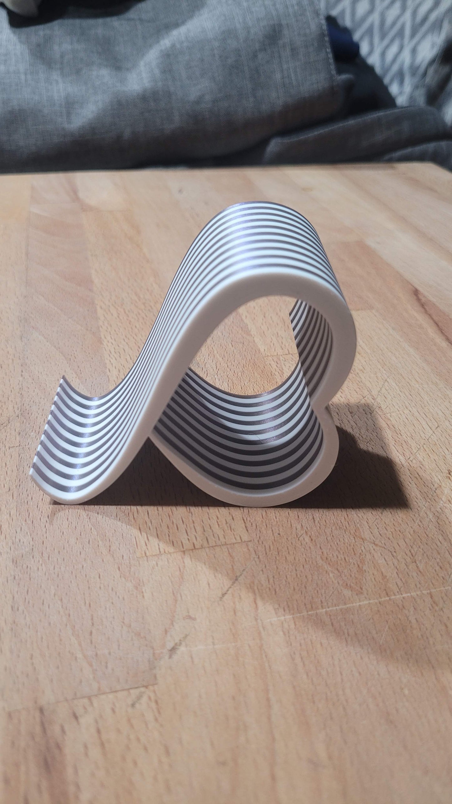 Heart Loop Phone Stand