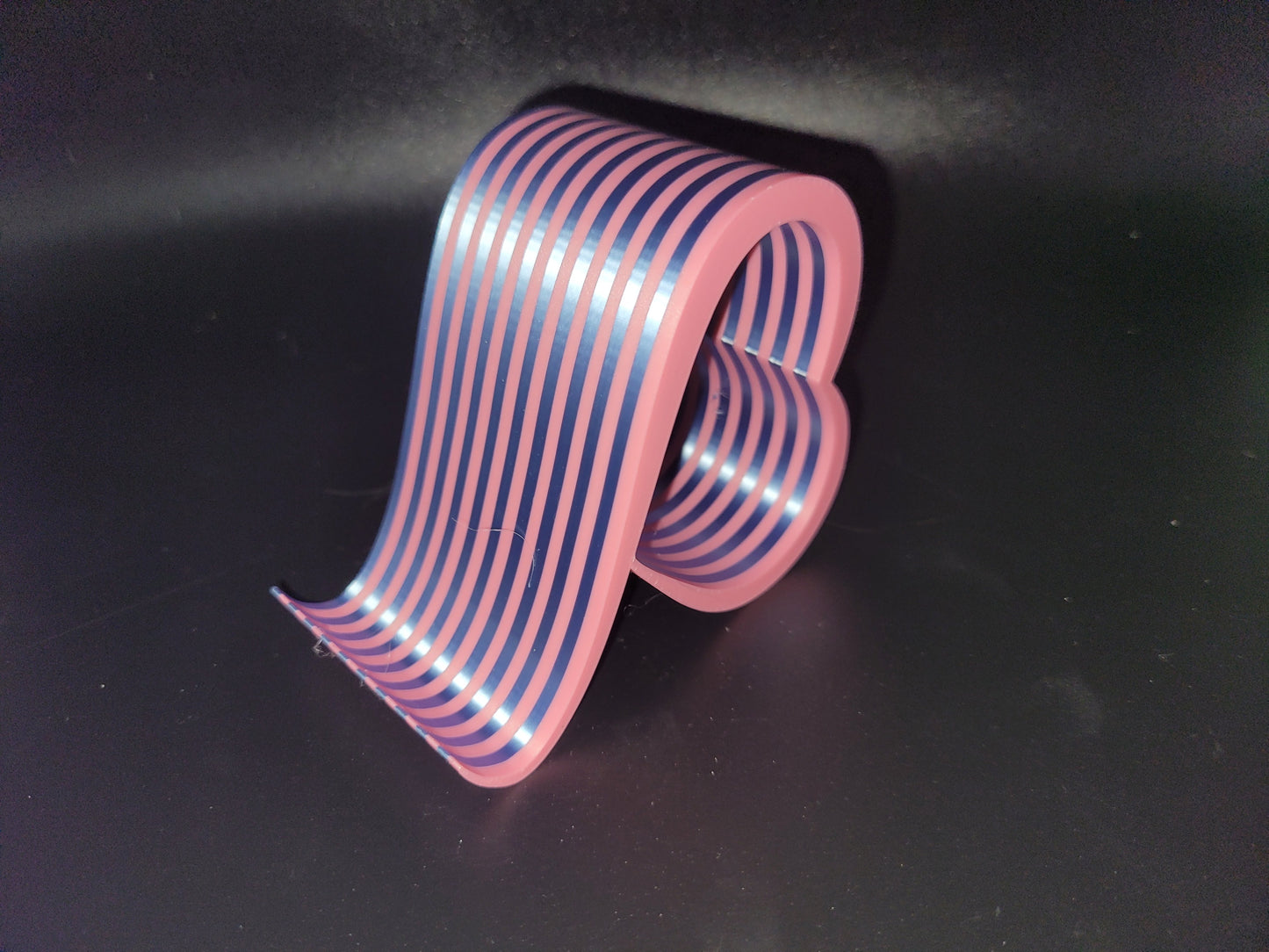 Heart Loop Phone Stand