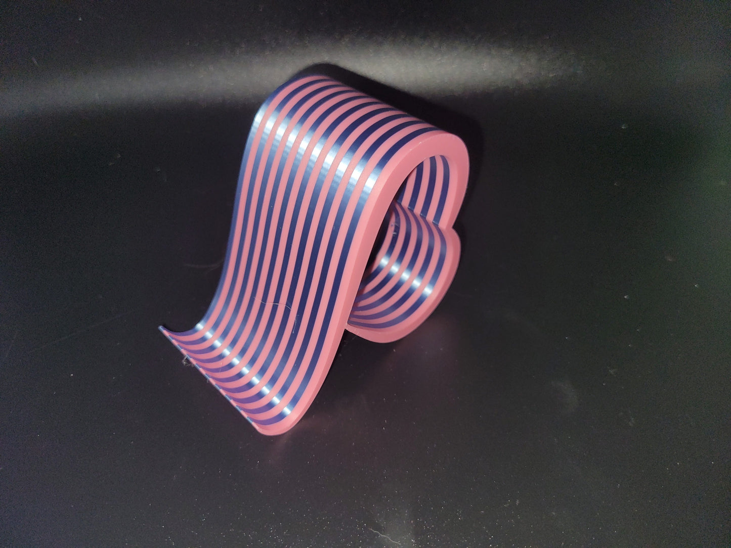 Heart Loop Phone Stand