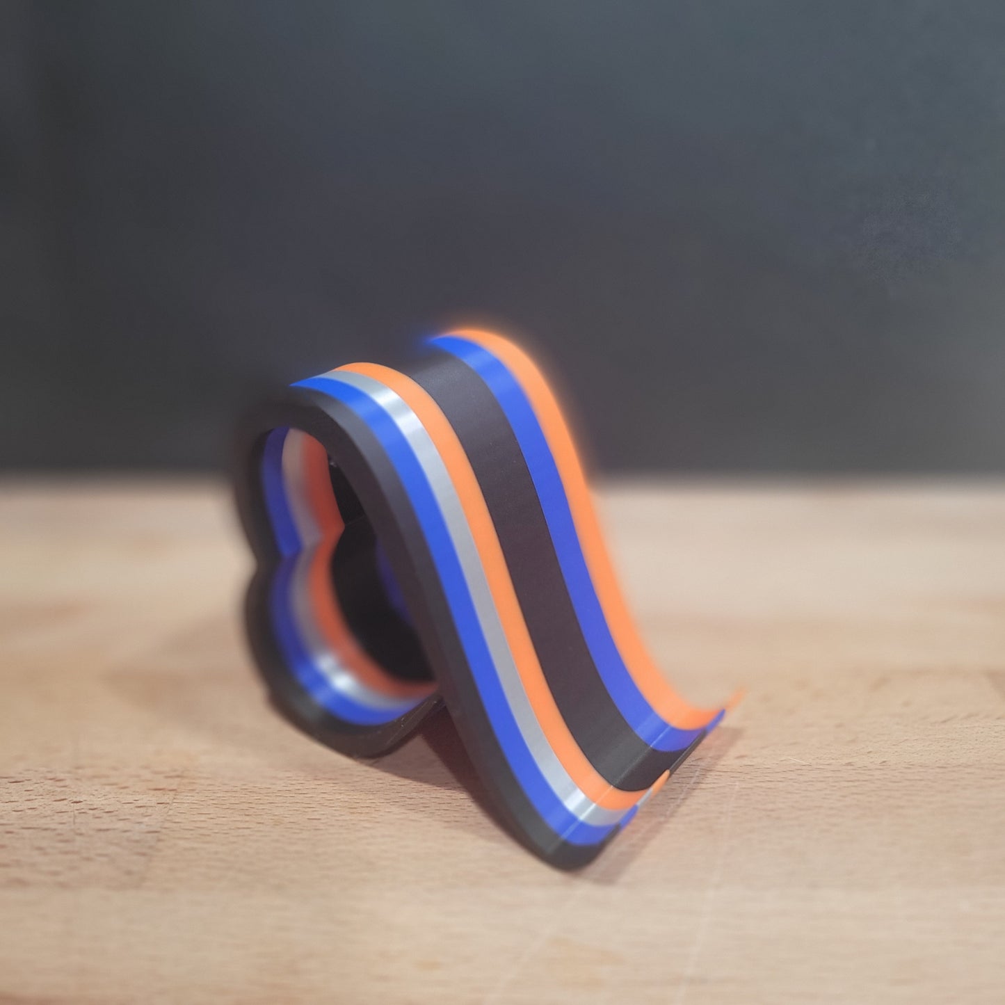 Heart Loop Phone Stand