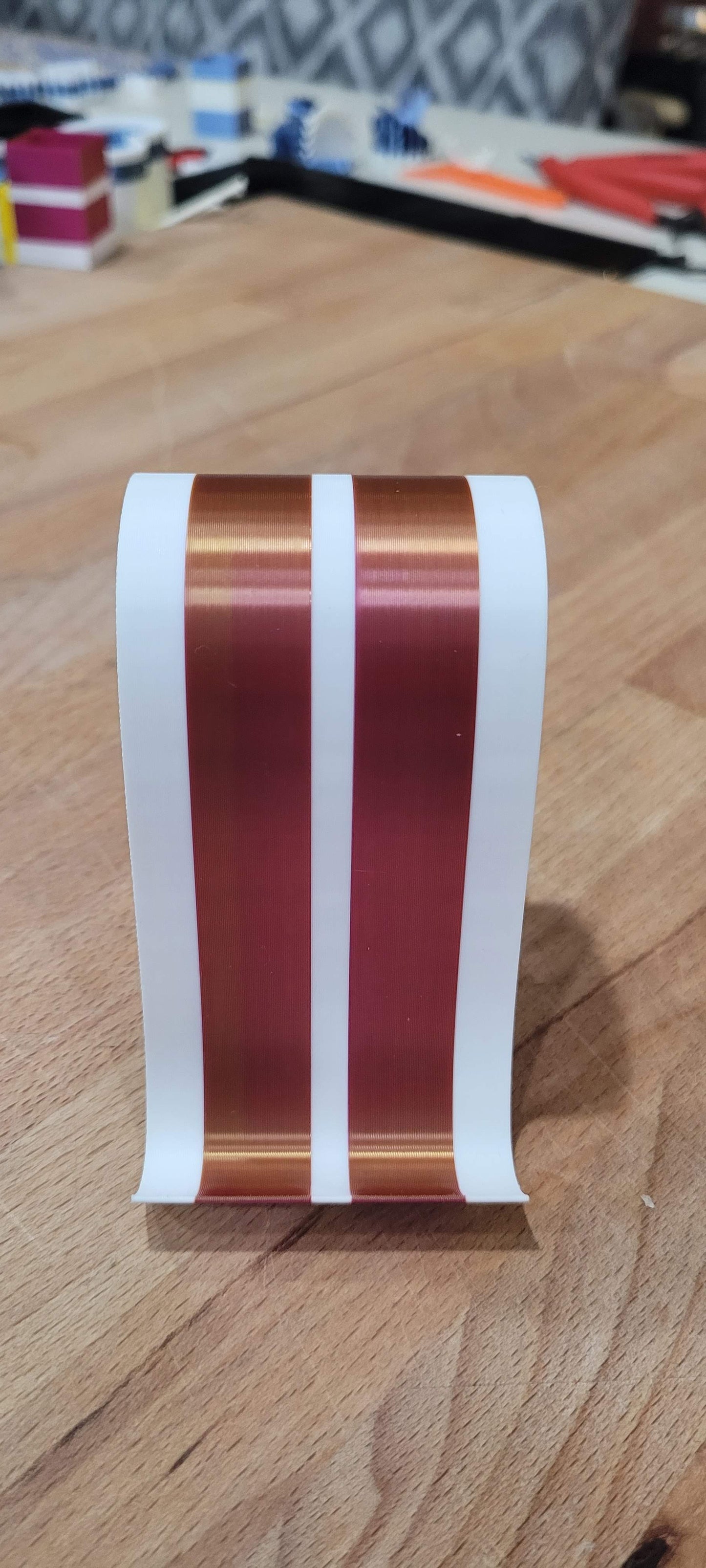 Heart Loop Phone Stand