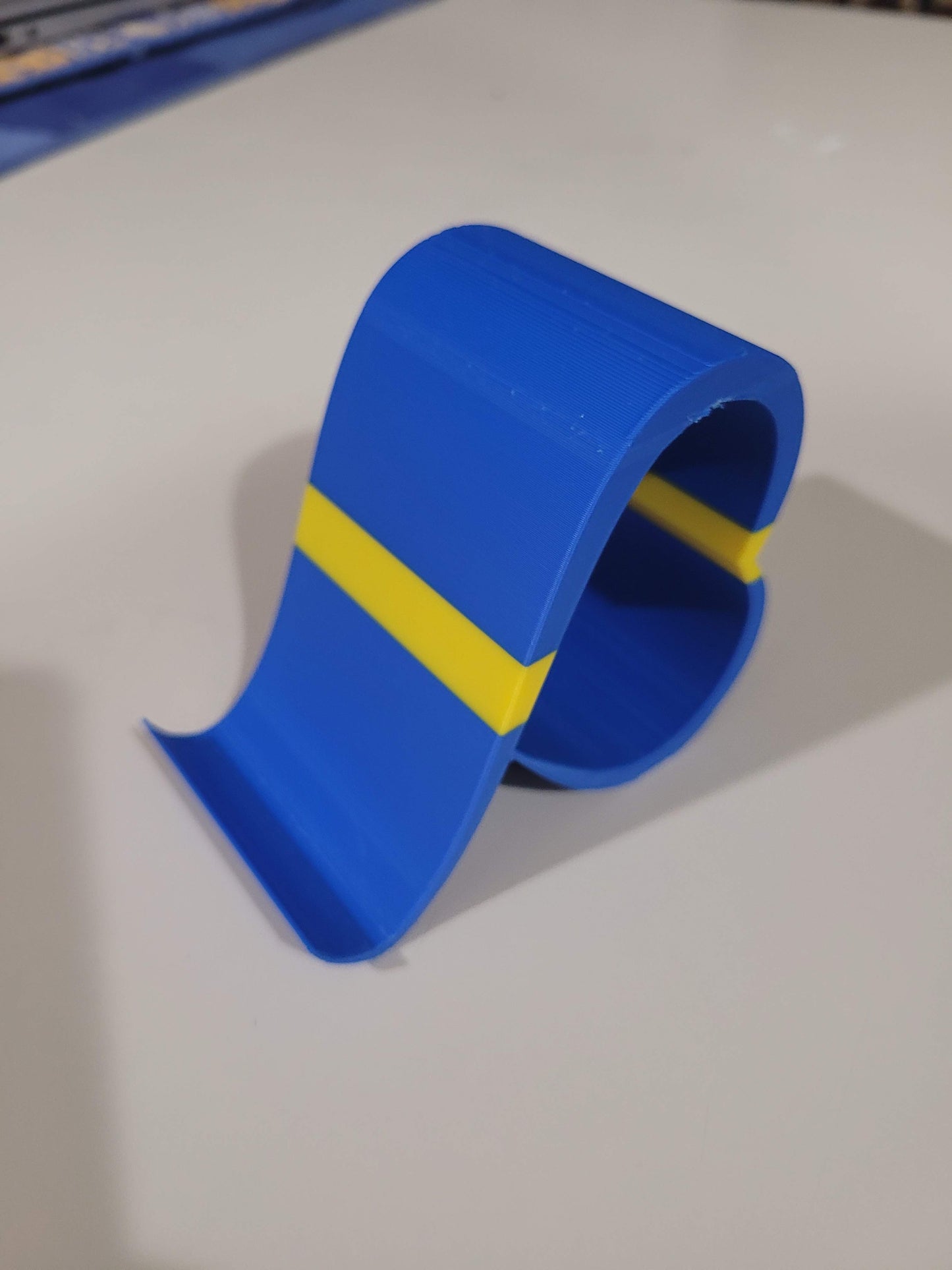 Heart Loop Phone Stand