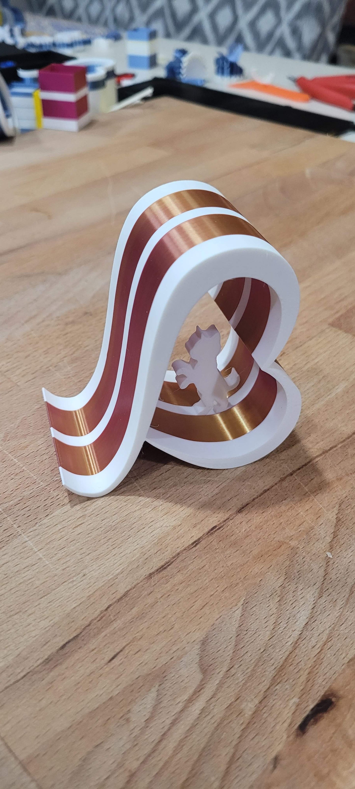 Heart Loop Phone Stand