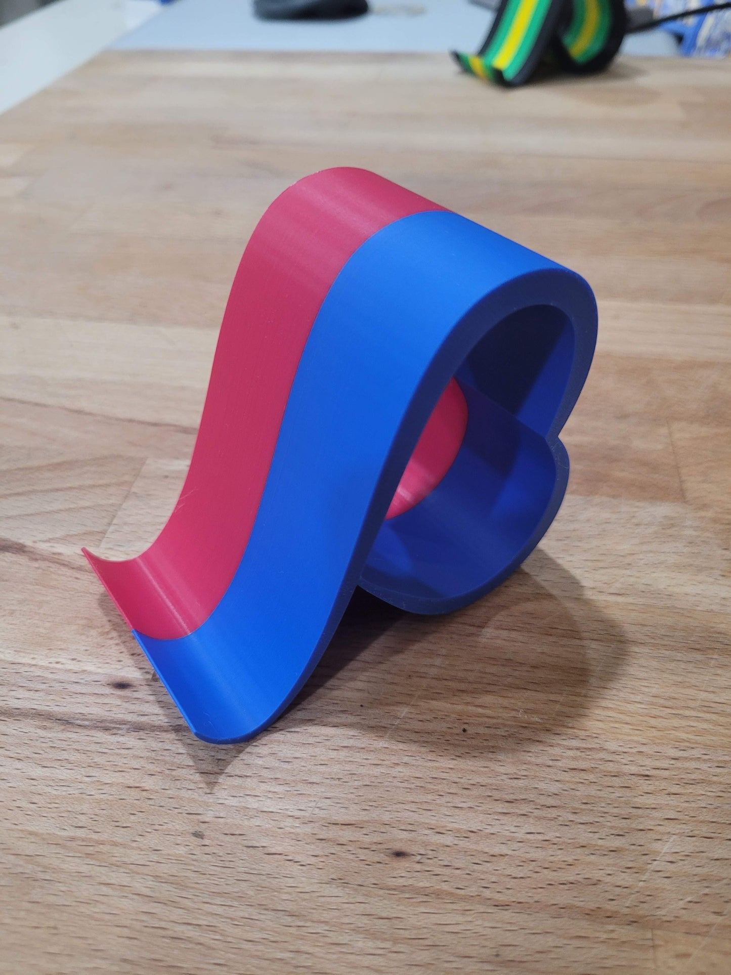 Heart Loop Phone Stand