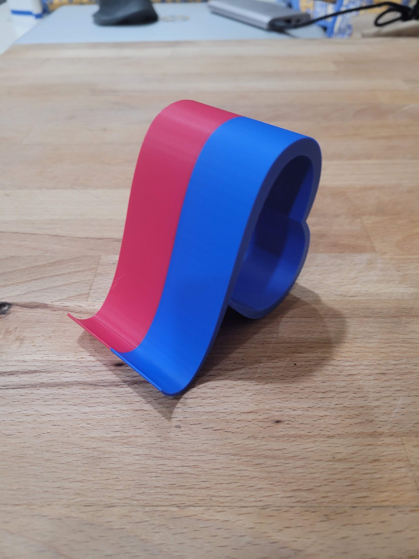 Heart Loop Phone Stand