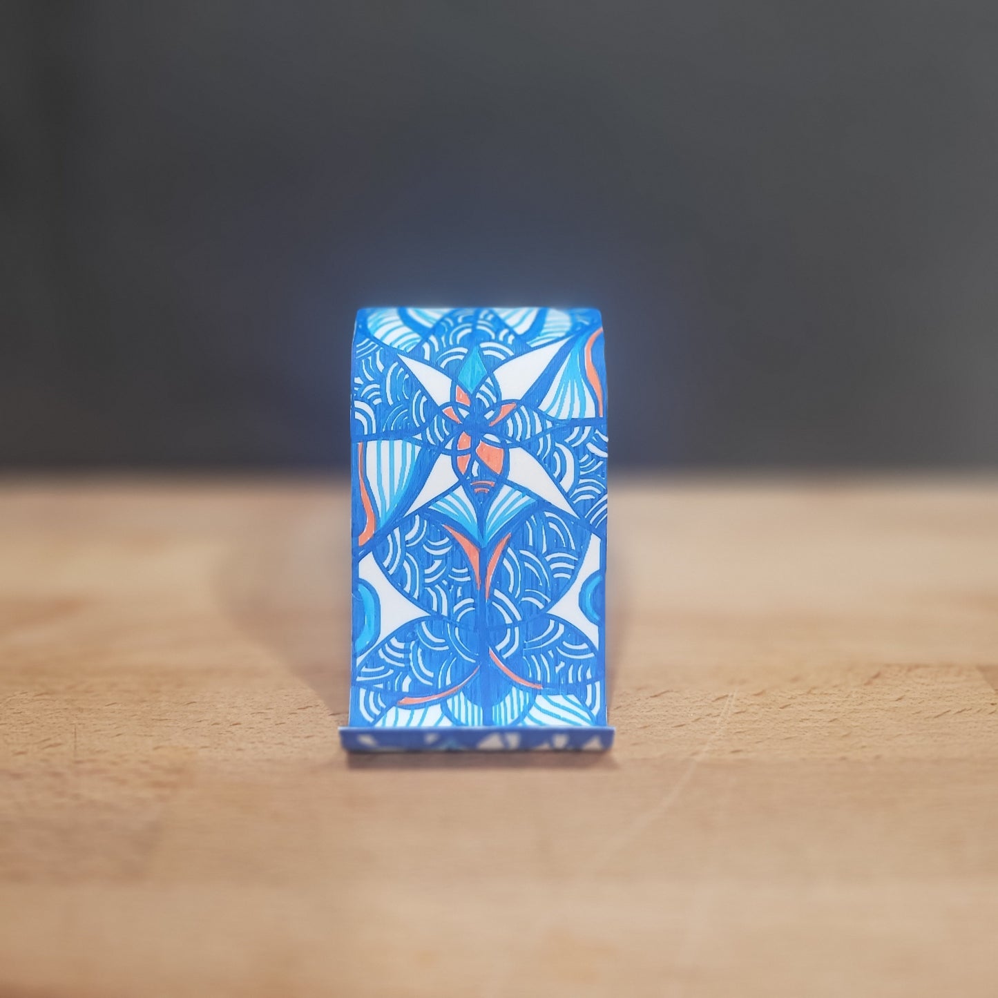 Heart Loop Phone Stand