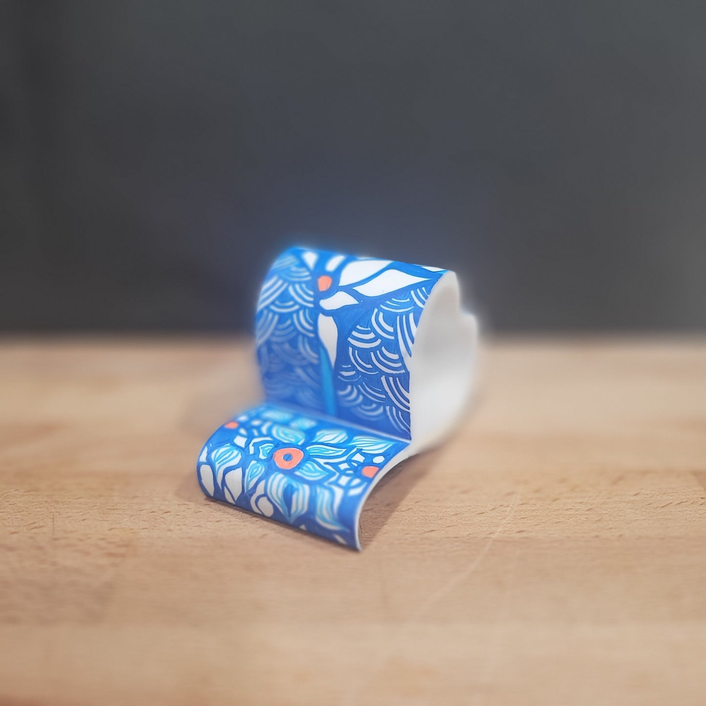 Heart Loop Phone Stand