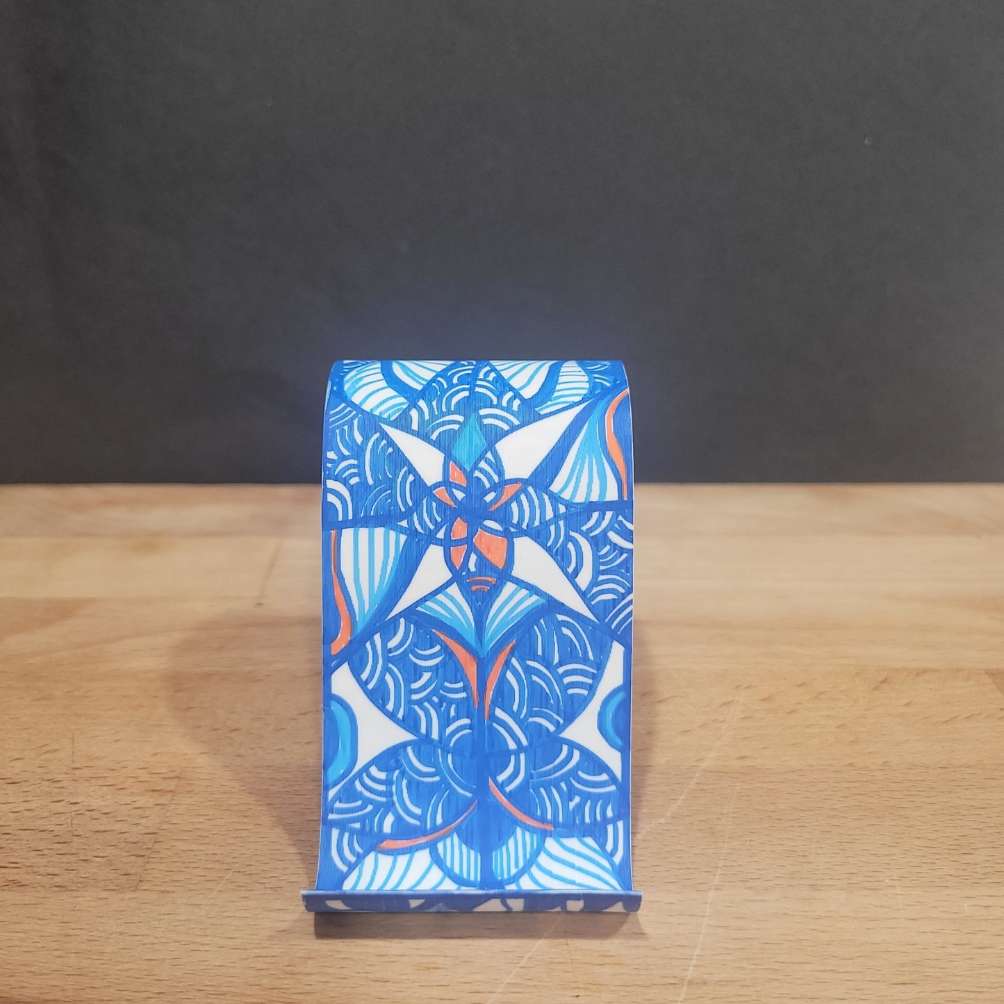 Heart Loop Phone Stand