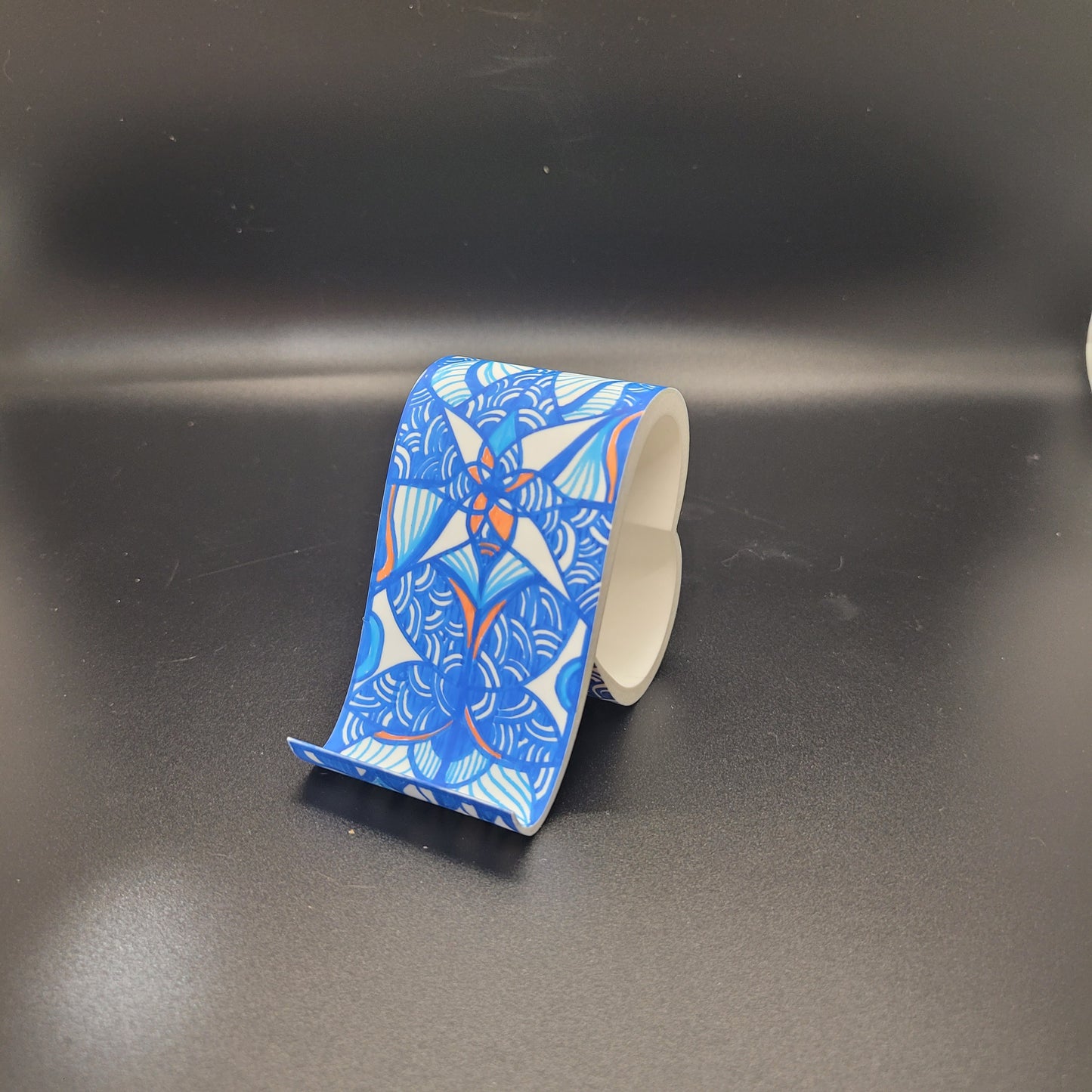 Heart Loop Phone Stand