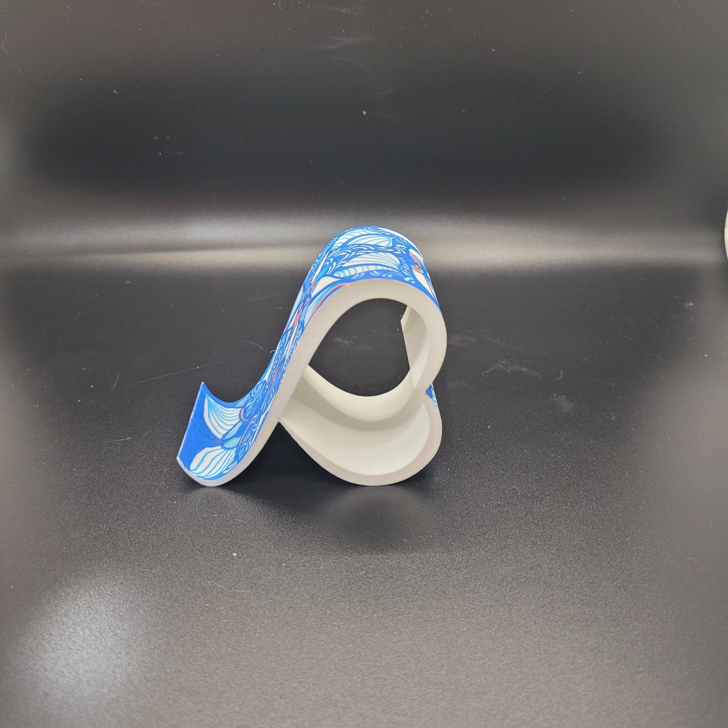 Heart Loop Phone Stand