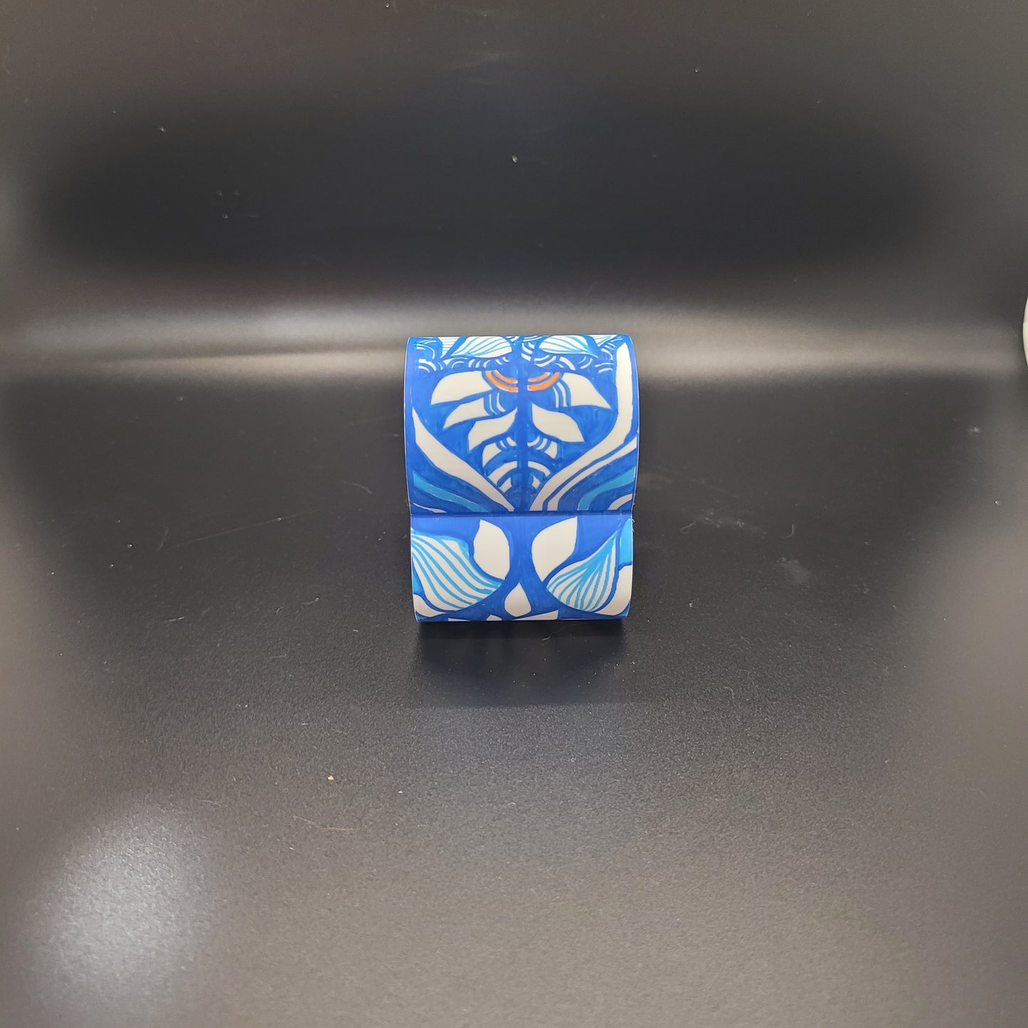 Heart Loop Phone Stand