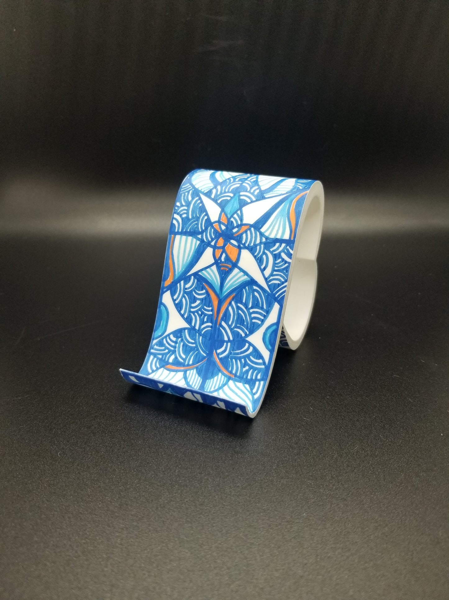 Heart Loop Phone Stand